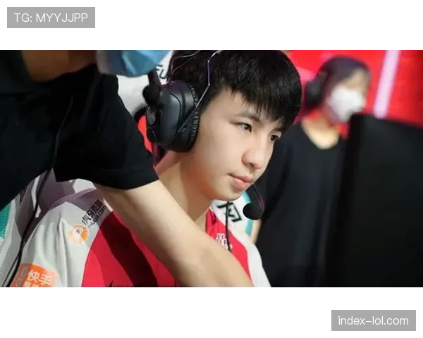 新生代国脚接受专访，谈及俱乐部战术要求其在攻防转换中承担更多持球推进责任